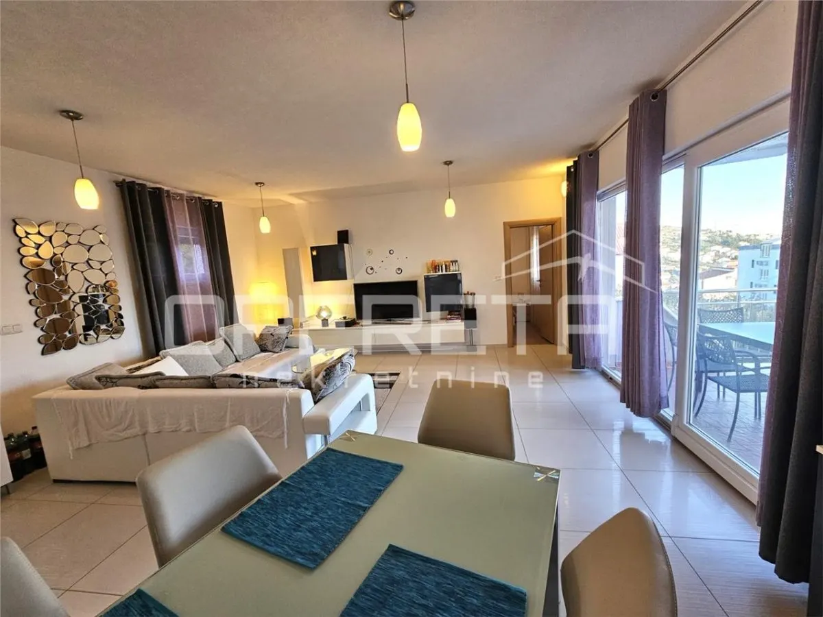 Spacious Apartment with Pool and Parking, Okrug Gornji, Croatia - foto 4