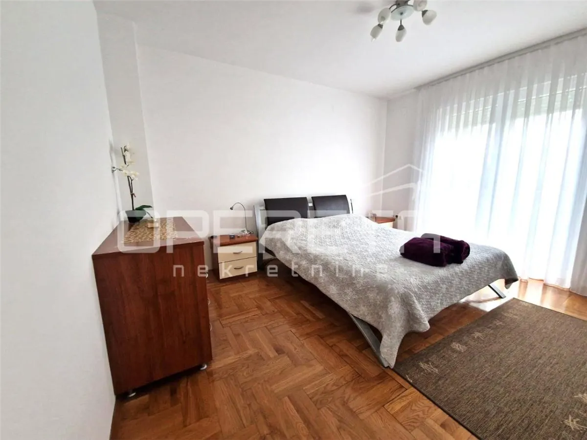 Apartamento de Cuatro Dormitorios en Venta en Zadar, Croacia - foto 9