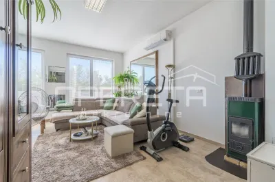 شقتان مع مساحة تجارية وحمام سباحة وحديقة في نوفيجراد، كرواتيا - foto 6