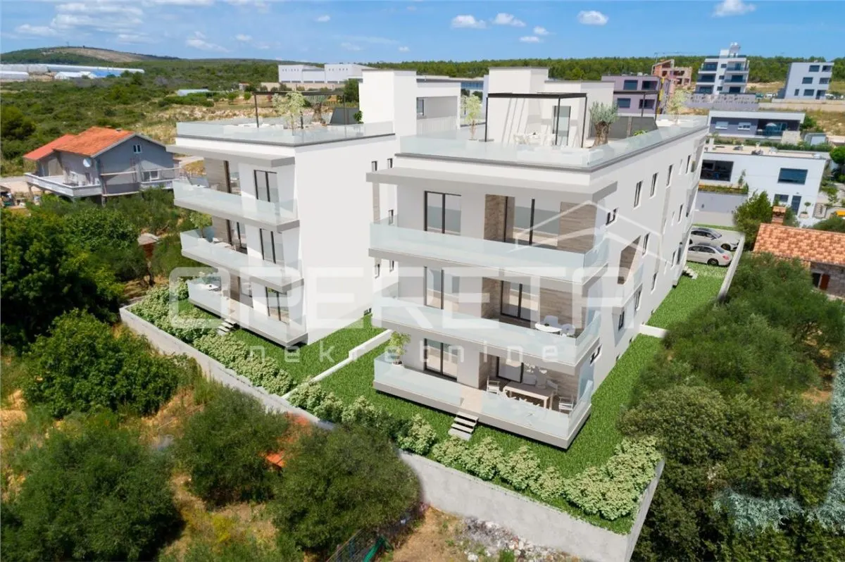 Two-Bedroom Ground Floor Apartment with Garden for Sale in Sveti Filip i Jakov, Croatia - foto 2