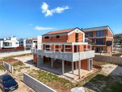 Villa Semi-Individuelle de Luxe avec Piscine et Vue Mer, Porec, Croatie - foto 2