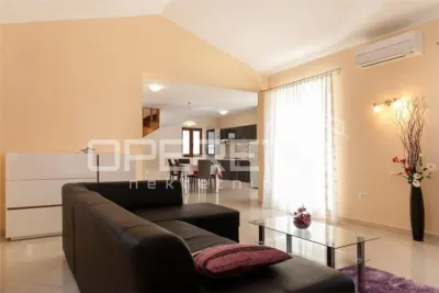 Detached Villa with Pool for Sale in Tinjan, Croatia - foto 3