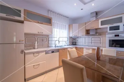 Villa with Three Apartments and Tavern for Sale in Pula, Croatia - foto 13