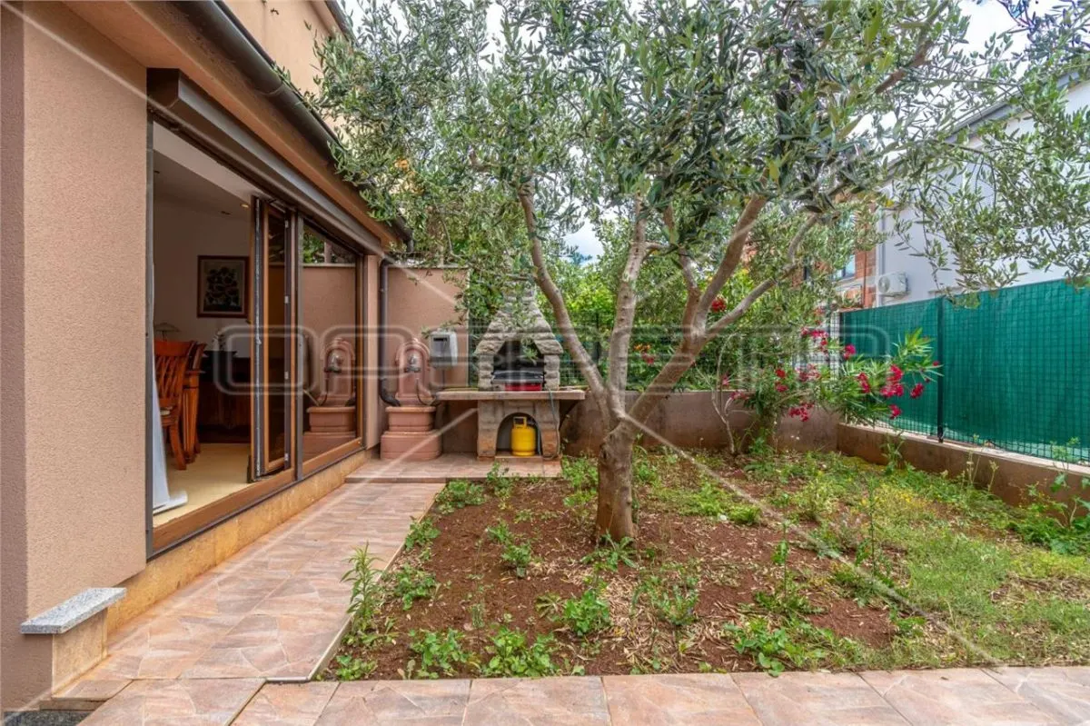 Villa with Three Apartments and Tavern for Sale in Pula, Croatia - foto 17