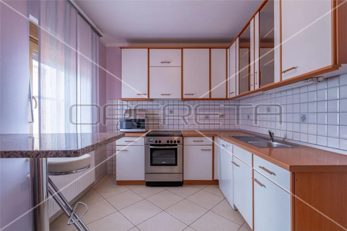 Villa with Three Apartments and Tavern for Sale in Pula, Croatia - foto 20