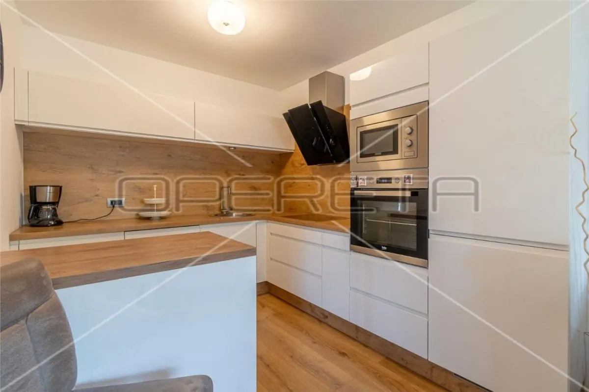 Villa with Three Apartments and Tavern for Sale in Pula, Croatia - foto 5