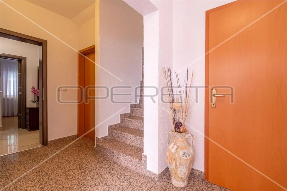 Villa with Three Apartments and Tavern for Sale in Pula, Croatia - foto 10