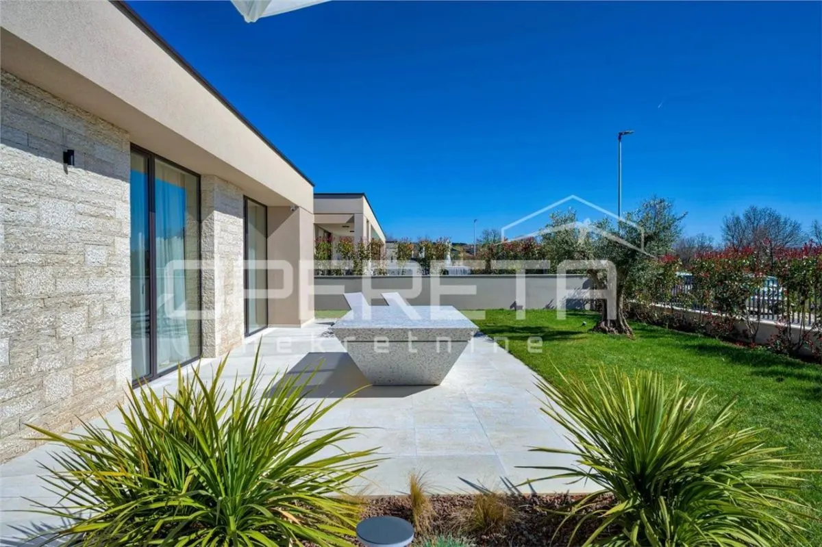 Modern Ground-Floor Villa for Sale in Porec, Croatia – Sea View - foto 17
