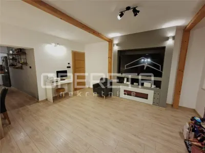 Villa Trois Étages à Vendre à Kaštel Sucurac, Croatie - Kaštel Sucurac