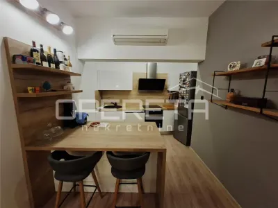 Villa de Tres Plantas en Venta en Kaštel Sucurac, Croacia - foto 2