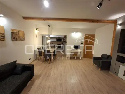 Villa de Tres Plantas en Venta en Kaštel Sucurac, Croacia - foto 3