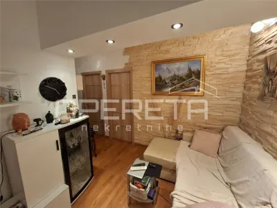 Villa de Tres Plantas en Venta en Kaštel Sucurac, Croacia - foto 4