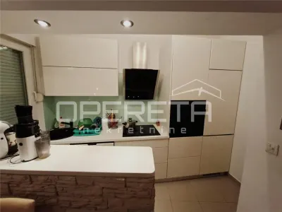 Villa de Tres Plantas en Venta en Kaštel Sucurac, Croacia - foto 6