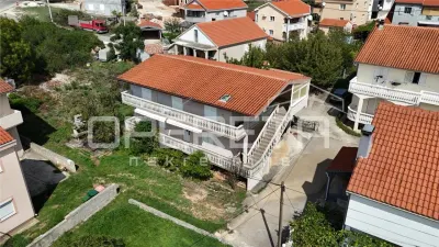 منزل منفصل للبيع في زادار، كرواتيا – شقتان بـ 3 غرف نوم - Zadar