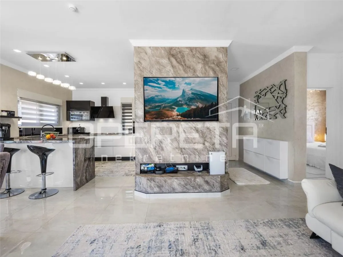 Luxury Villa for Sale in Šibenik, Croatia - foto 1