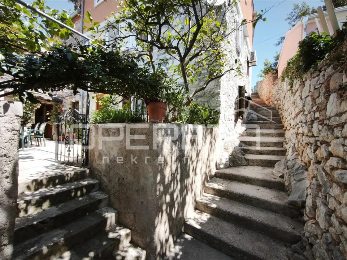 Three-Apartment House for Sale in Mali Lošinj, Croatia - foto 18