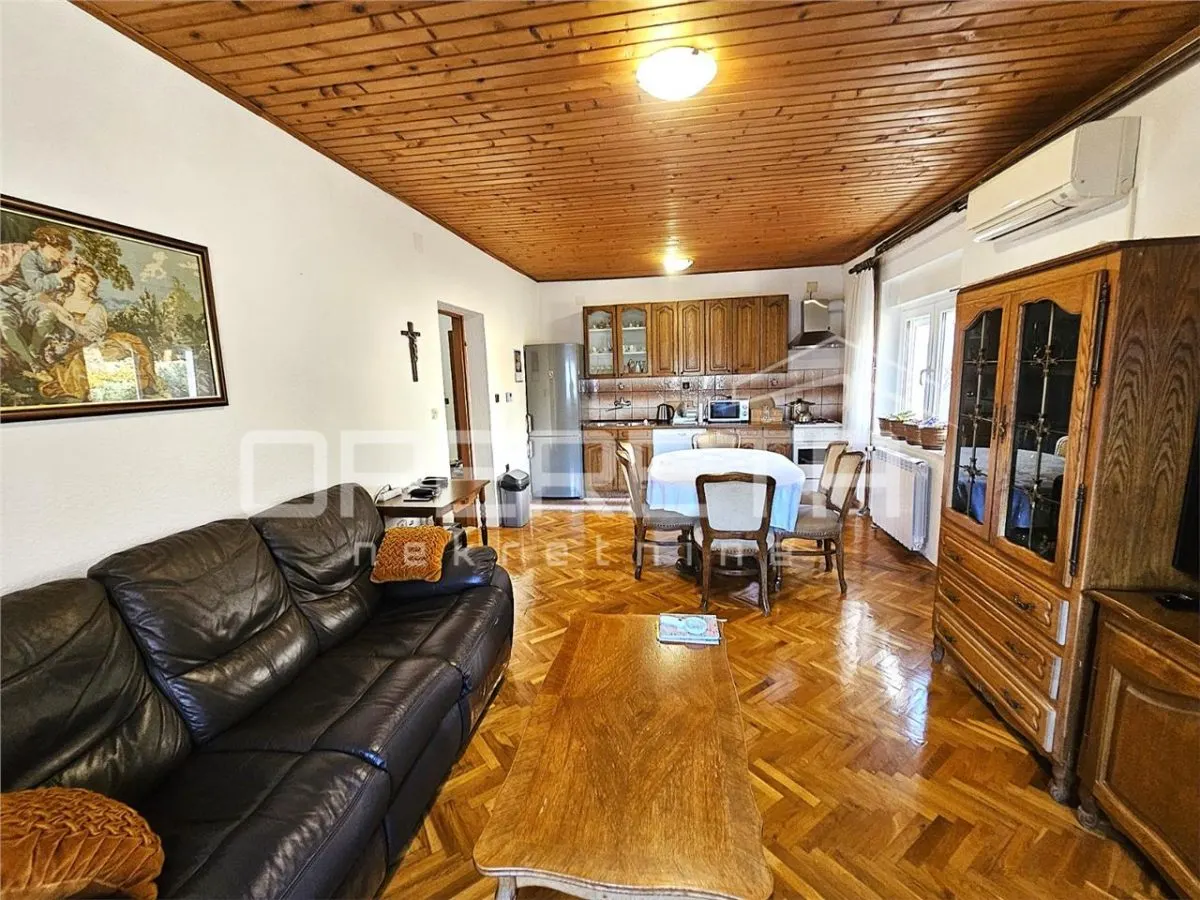 Family Villa with Three Apartments for Sale in Imotski, Croatia - foto 2