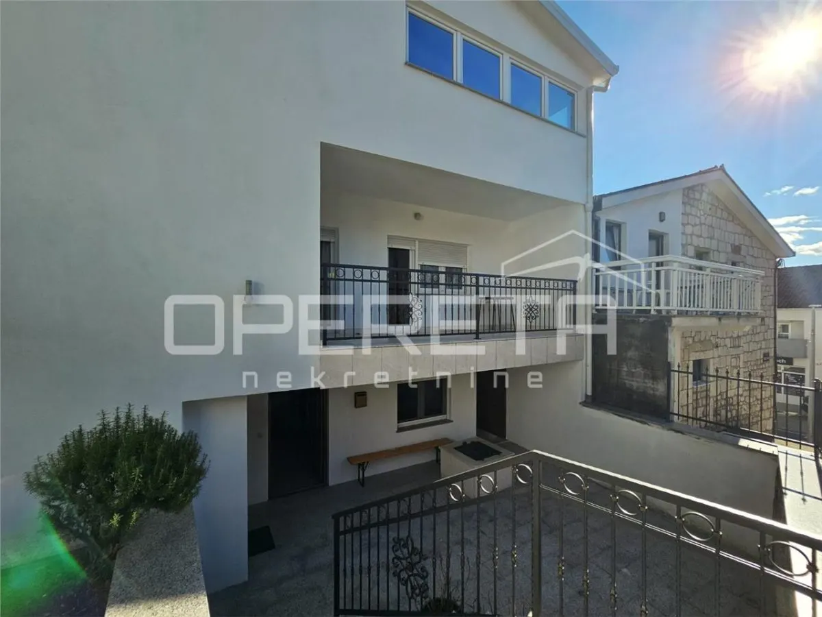 Family Villa with Three Apartments for Sale in Imotski, Croatia - foto 12
