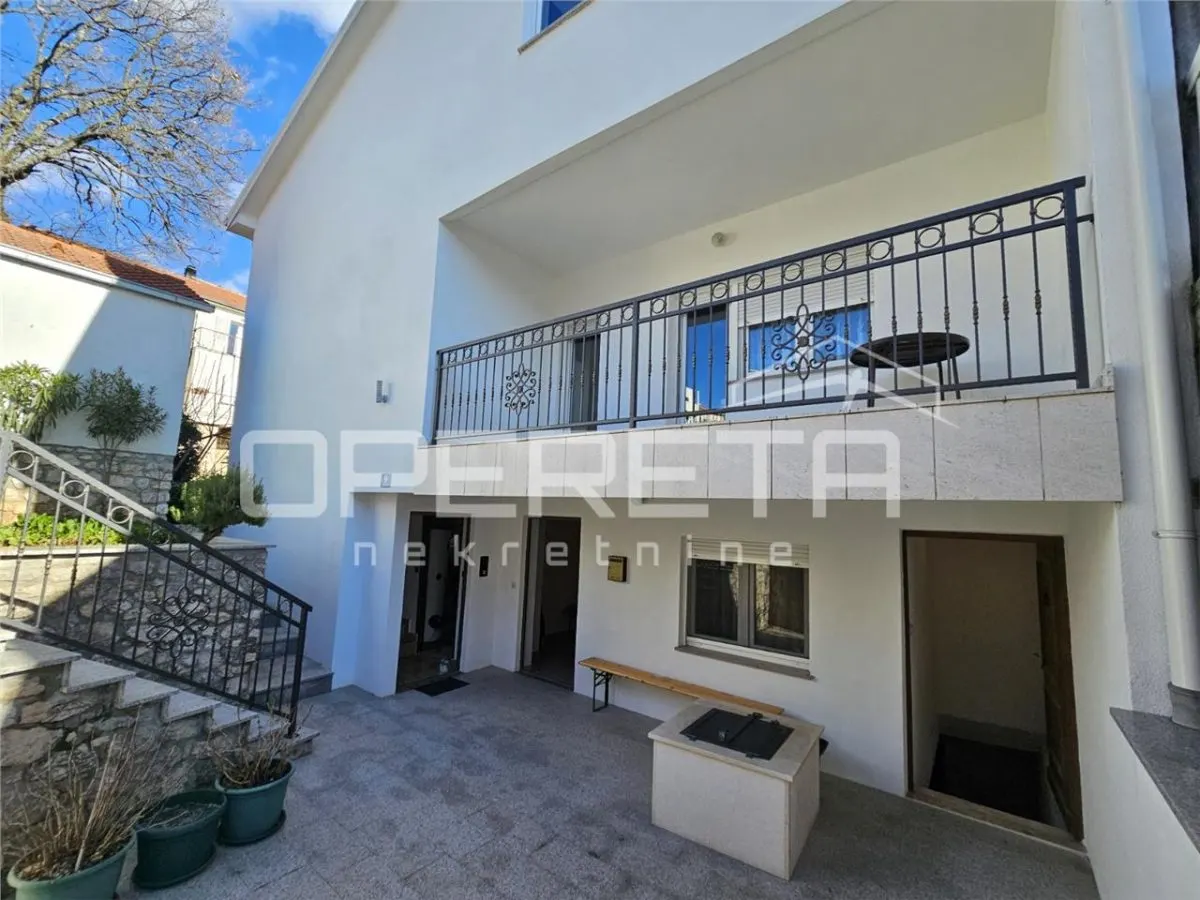 Family Villa with Three Apartments for Sale in Imotski, Croatia - foto 13