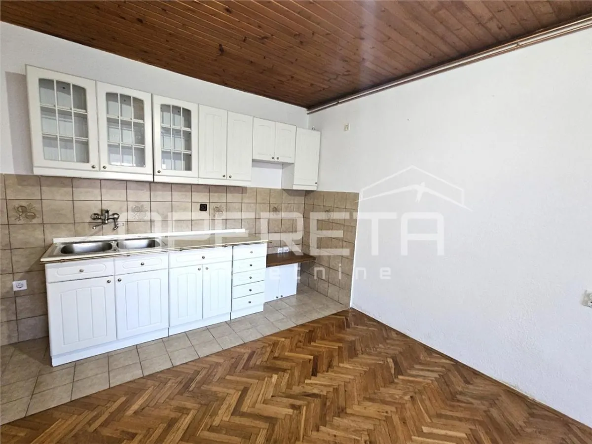 Family Villa with Three Apartments for Sale in Imotski, Croatia - foto 14