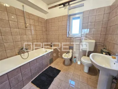 Family Villa with Three Apartments for Sale in Imotski, Croatia - foto 17
