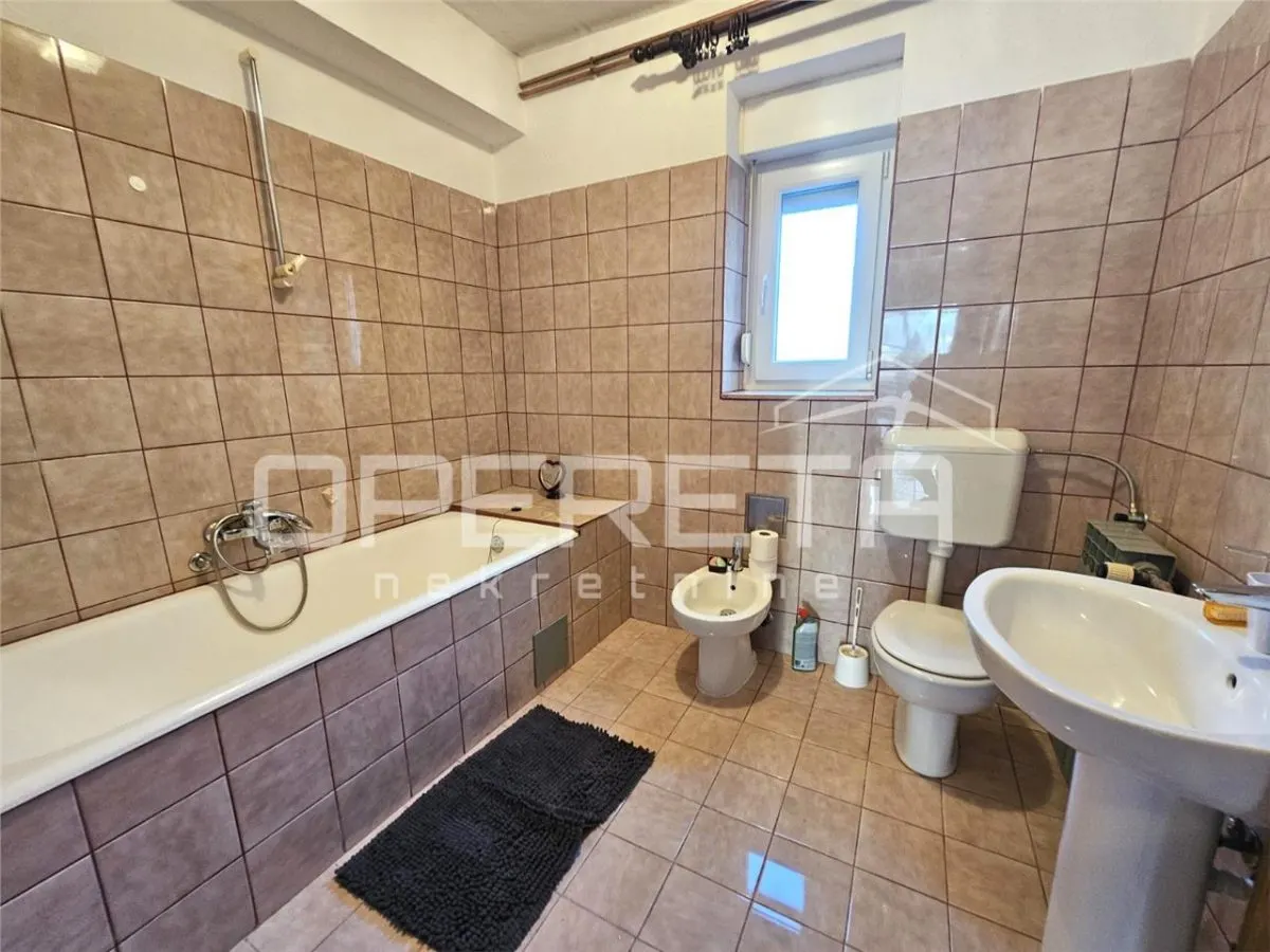 Family Villa with Three Apartments for Sale in Imotski, Croatia - foto 17