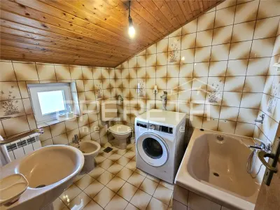 Family Villa with Three Apartments for Sale in Imotski, Croatia - foto 19