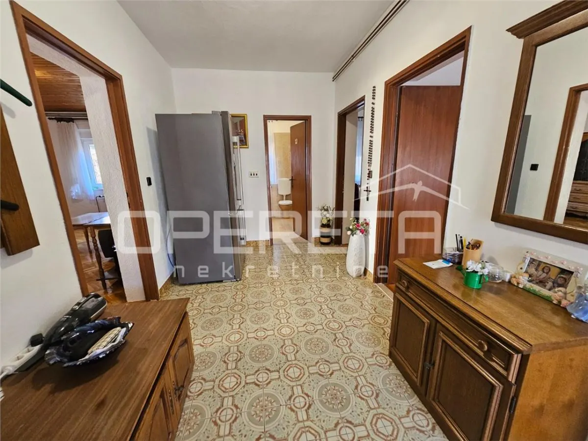 Family Villa with Three Apartments for Sale in Imotski, Croatia - foto 23