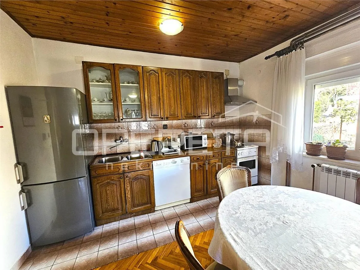 Family Villa with Three Apartments for Sale in Imotski, Croatia - foto 25