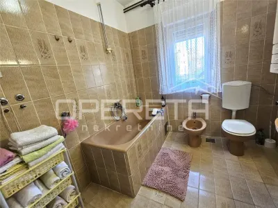 Family Villa with Three Apartments for Sale in Imotski, Croatia - foto 5
