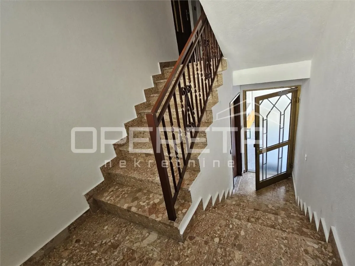 Family Villa with Three Apartments for Sale in Imotski, Croatia - foto 6