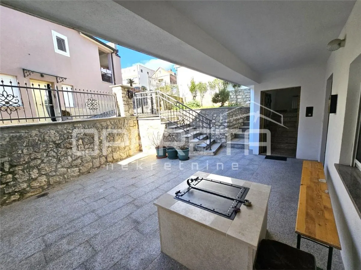 Family Villa with Three Apartments for Sale in Imotski, Croatia - foto 7