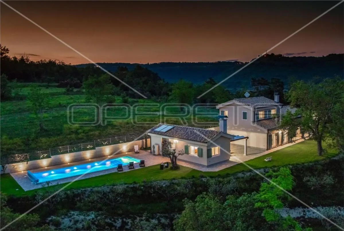 Villa de Lujo en Venta en Groznjan, Croacia - foto 1