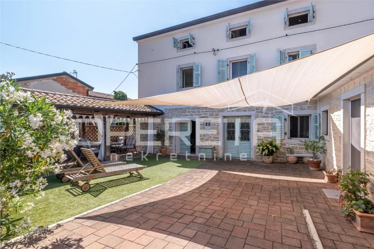 Stone Villa with Courtyard for Sale in Porec, Croatia - foto 2