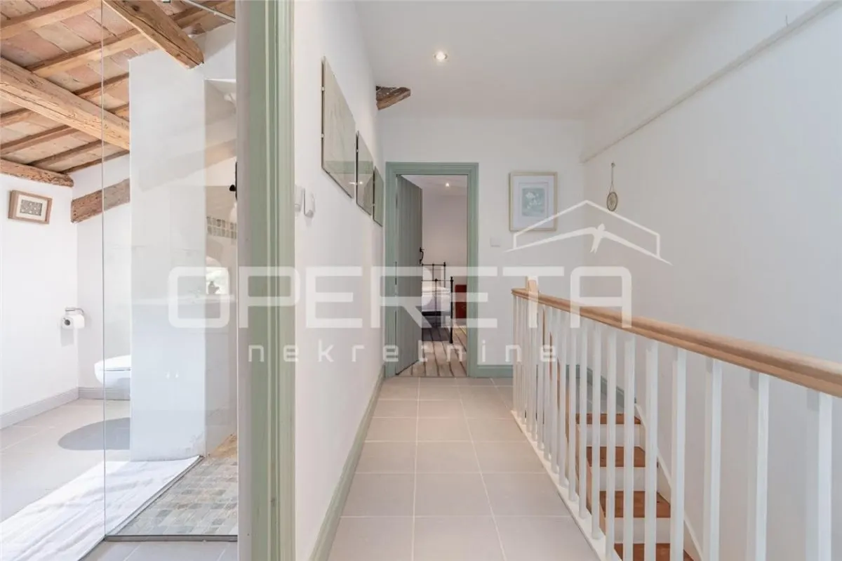 Stone Villa with Courtyard for Sale in Porec, Croatia - foto 11