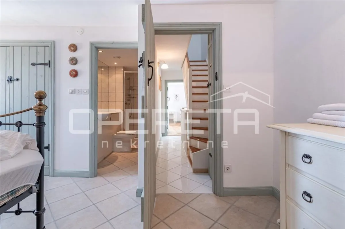 Stone Villa with Courtyard for Sale in Porec, Croatia - foto 13
