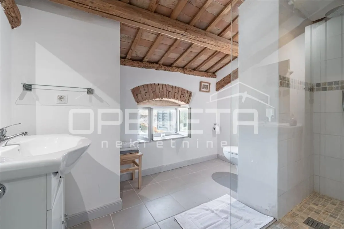 Stone Villa with Courtyard for Sale in Porec, Croatia - foto 17