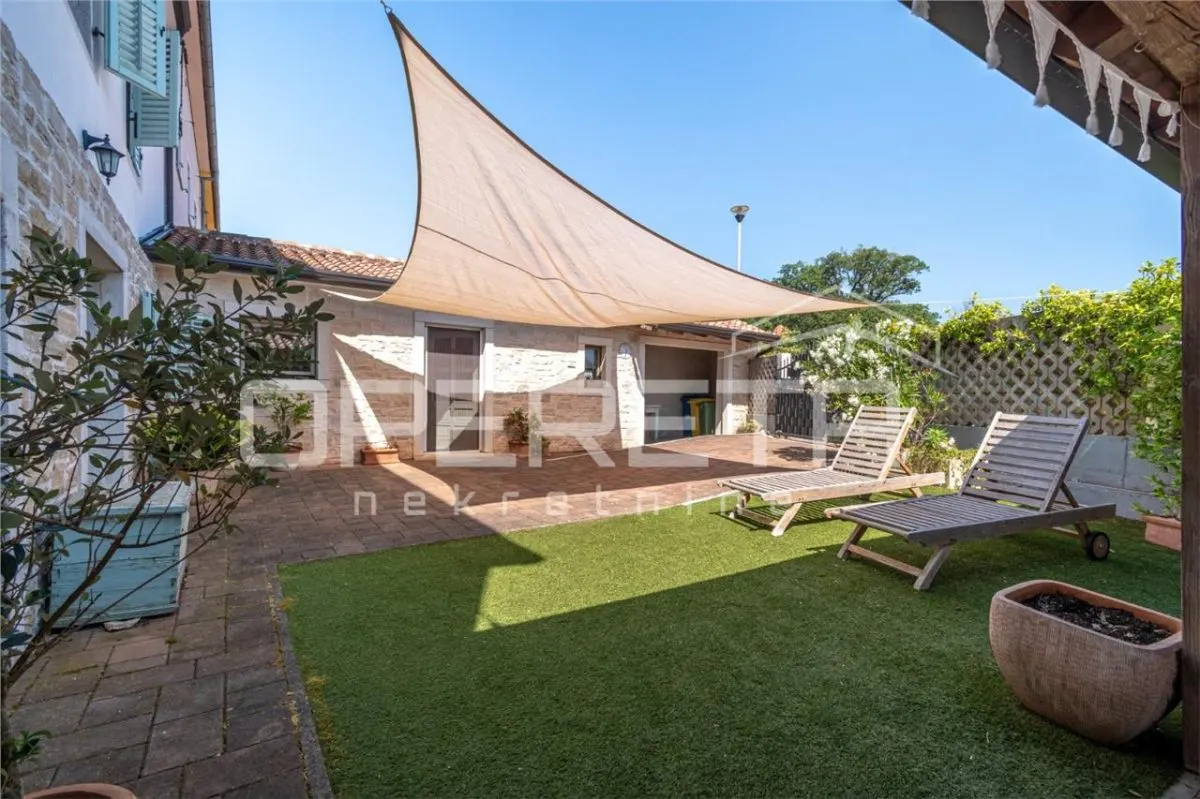 Stone Villa with Courtyard for Sale in Porec, Croatia - foto 19
