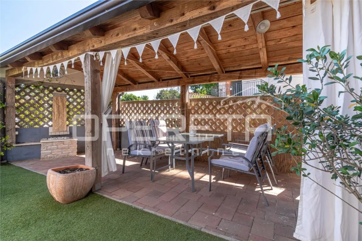 Stone Villa with Courtyard for Sale in Porec, Croatia - foto 20
