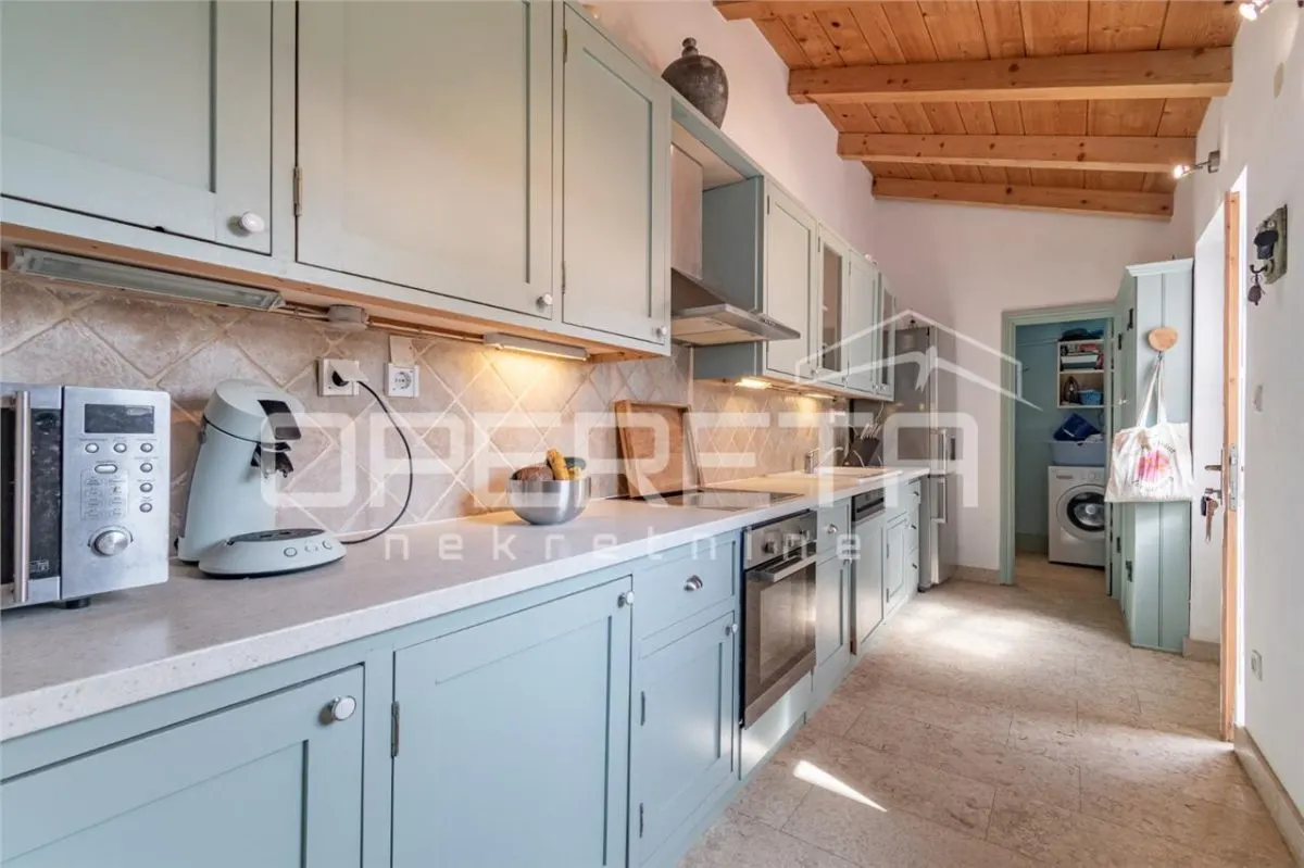 Stone Villa with Courtyard for Sale in Porec, Croatia - foto 8