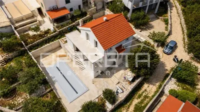 Modern Villa for Sale in Vinišće, Croatia – Beachfront - foto 2