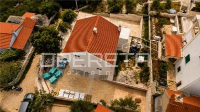 Modern Villa for Sale in Vinišće, Croatia – Beachfront - foto 5
