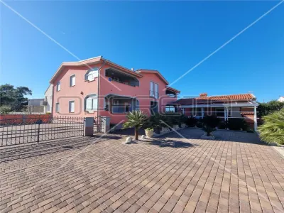 Renovated Villa with Four Apartments and Garden for Sale in Vir, Croatia - Vir