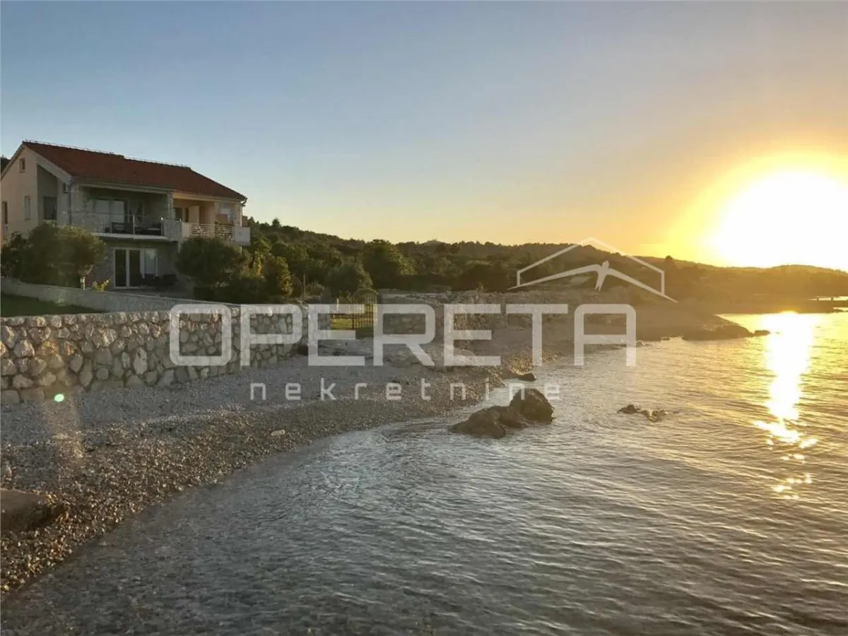 Beachfront Semi-Detached Villa for Sale in Nevišane, Croatia - foto 1