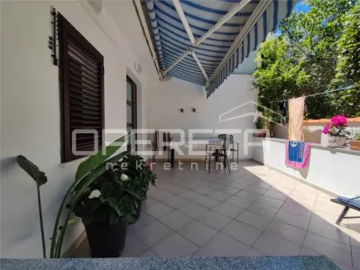 Semi-Detached House with 2 Apartments for Sale in Ninske Vodice, Croatia - foto 12
