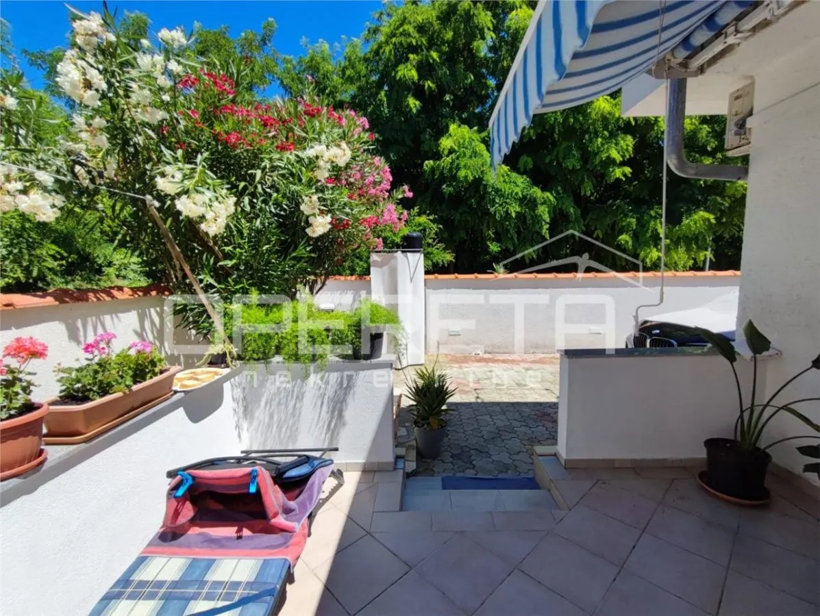 Semi-Detached House with 2 Apartments for Sale in Ninske Vodice, Croatia - foto 4