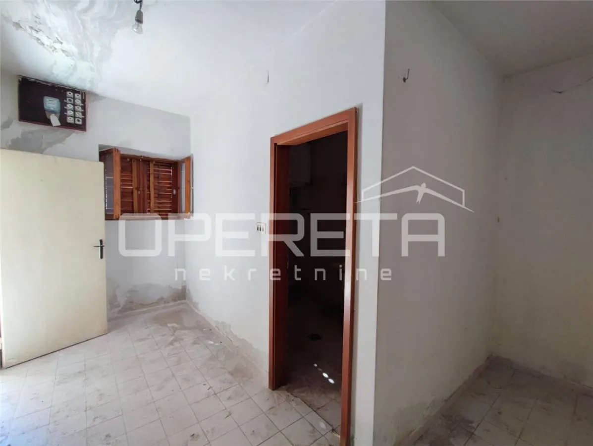 Villa with Two Apartments and Auxiliary Building for Sale in Zadar, Croatia - foto 14