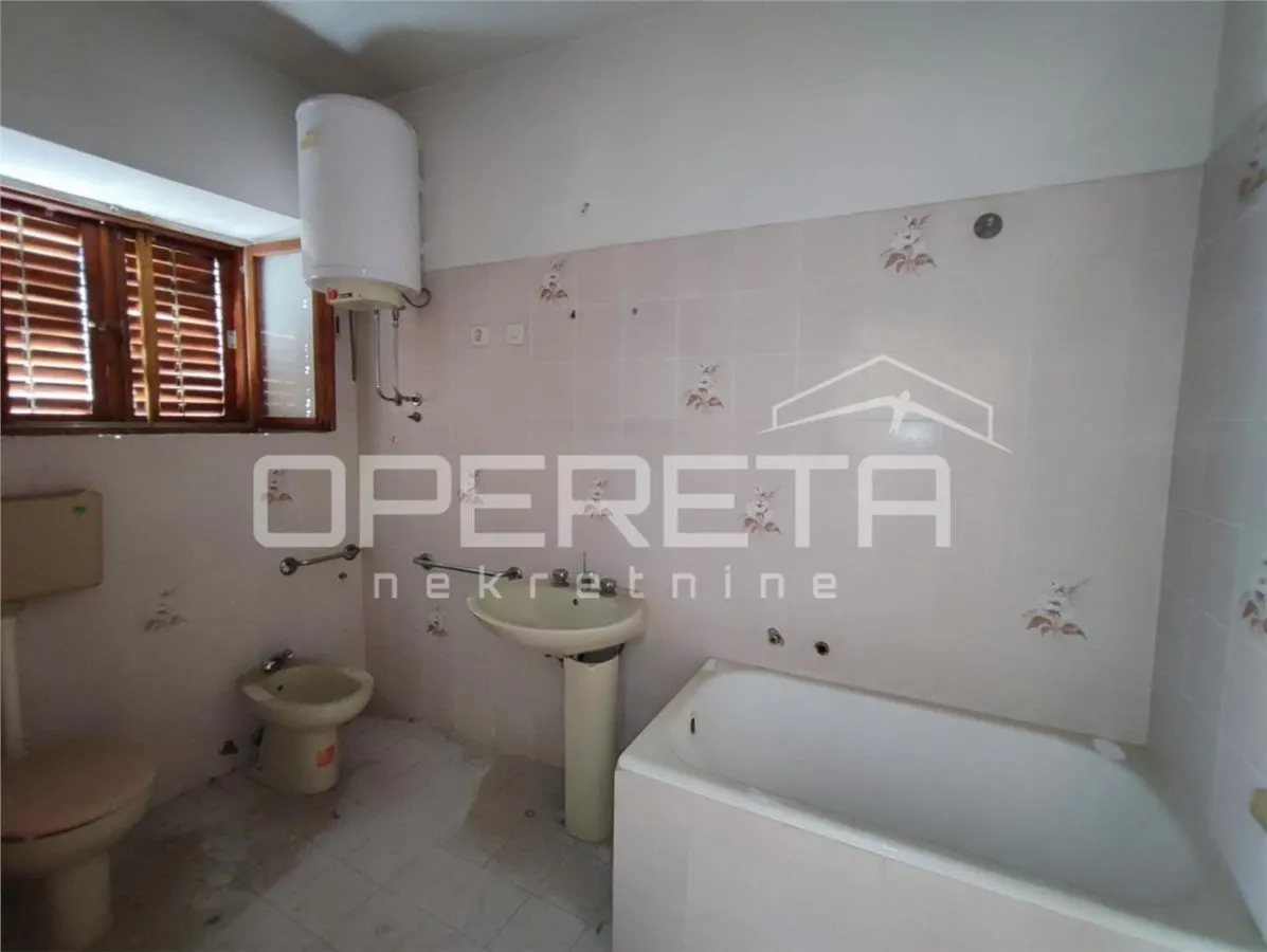 Villa with Two Apartments and Auxiliary Building for Sale in Zadar, Croatia - foto 15