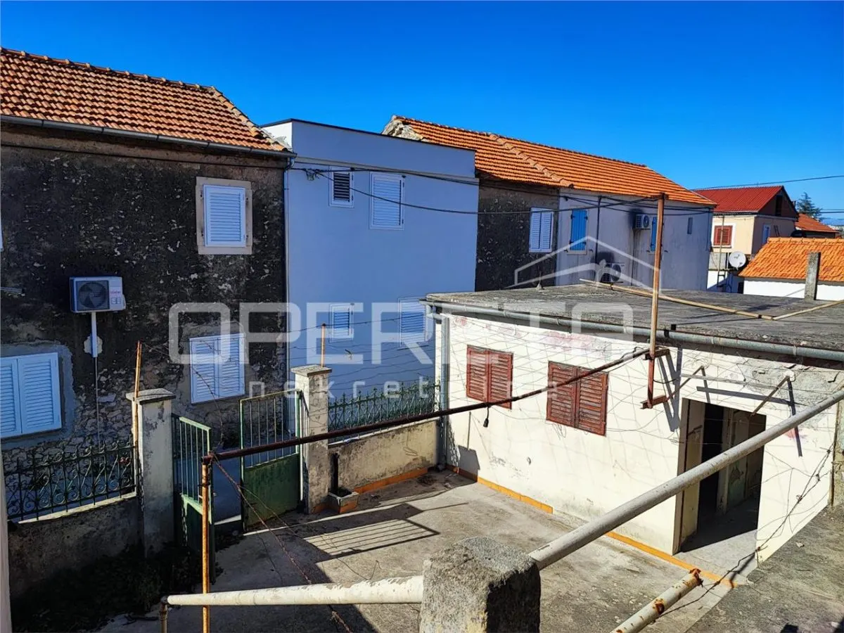 Villa with Two Apartments and Auxiliary Building for Sale in Zadar, Croatia - foto 16