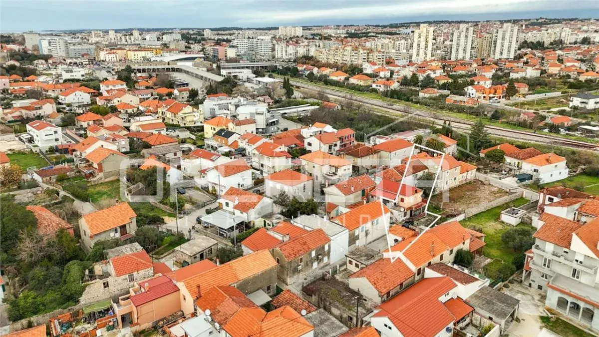Villa with Two Apartments and Auxiliary Building for Sale in Zadar, Croatia - foto 24